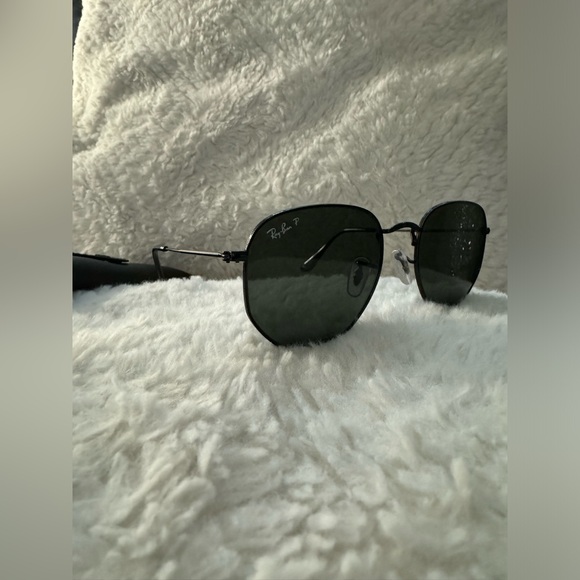Ray-Ban Hexagonal Flat Lense Sunglasses in black! - Picture 3 of 3